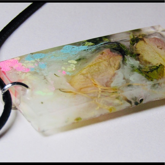 Rose petal resin pendant large bar with hole - Picture 13 of 16